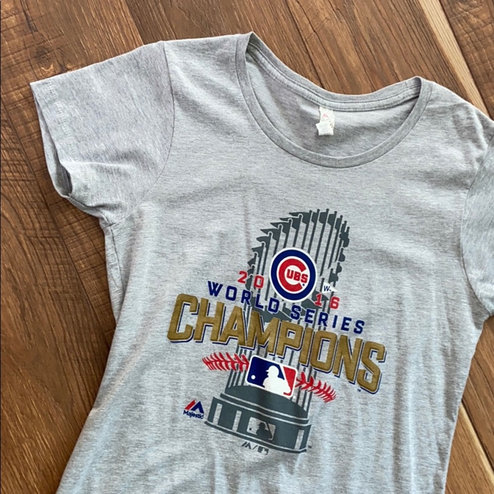 NWOT Chicago Cubs World Series Champions Shirt